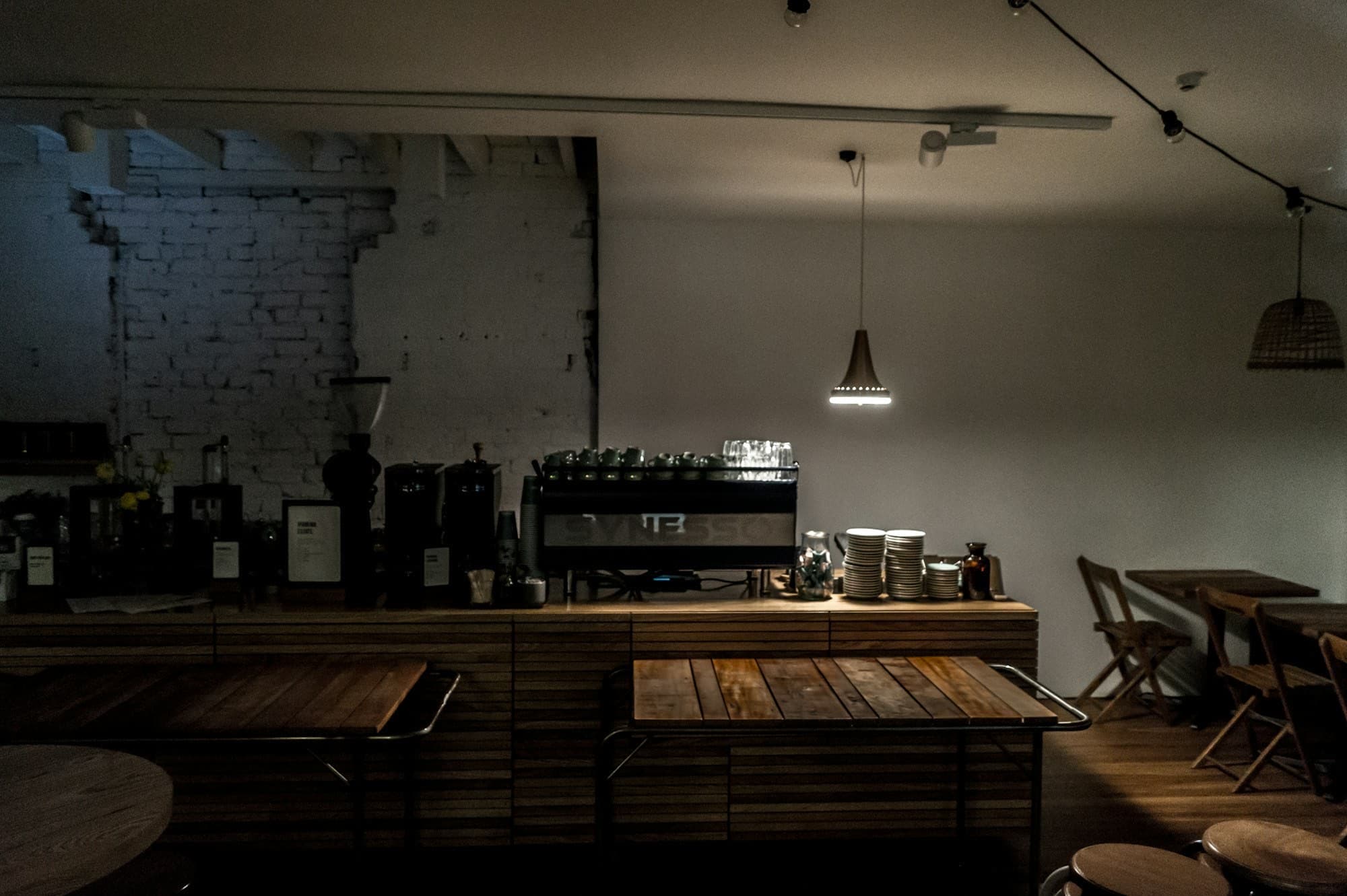 The wooden café counter